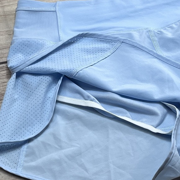 Lululemon Women's Real Quick Short Perforated 3.5" Size 4 Light Blue‎ - Picture 6 of 7